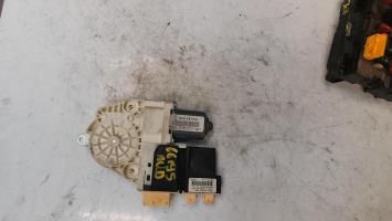 Moteur leve vitre avant droit