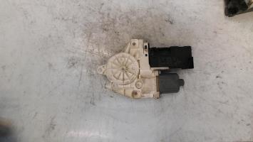 Moteur leve vitre avant droit