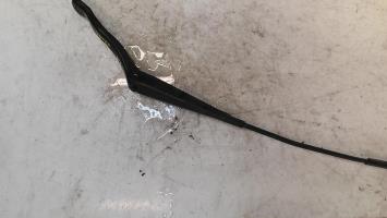 Bras essuie glace avant gauche