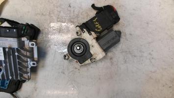 Motore alzacristalli anteriore sinistro