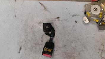 Attache ceinture arriere gauche