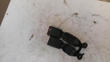 Attache ceinture arriere droit