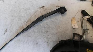 Bras essuie glace avant gauche