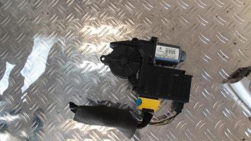 Moteur leve vitre avant droit