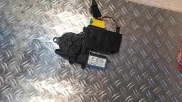 Moteur leve vitre avant gauche