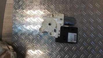 Moteur leve vitre avant droit
