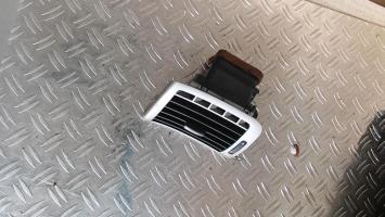 Aerateur tableau de bord avant gauche