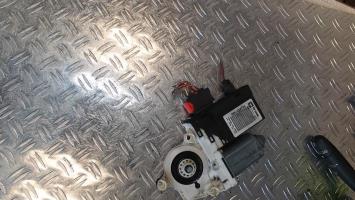 Moteur leve vitre avant gauche