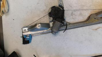 Leve vitre electrique avant gauche
