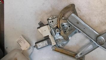 Leve vitre electrique avant droit