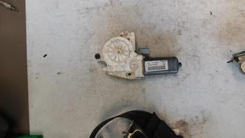 Moteur leve vitre avant gauche