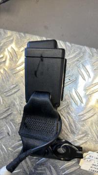 Attache ceinture arriere droit