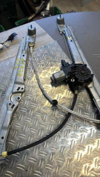 Leve vitre electrique avant droit
