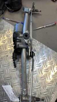 Moteur essuie glace avant