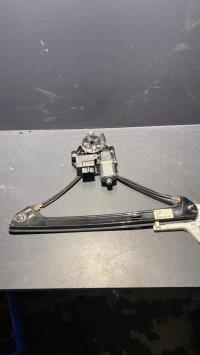 Moteur leve vitre avant droit