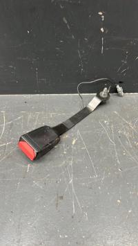 Attache ceinture avant gauche