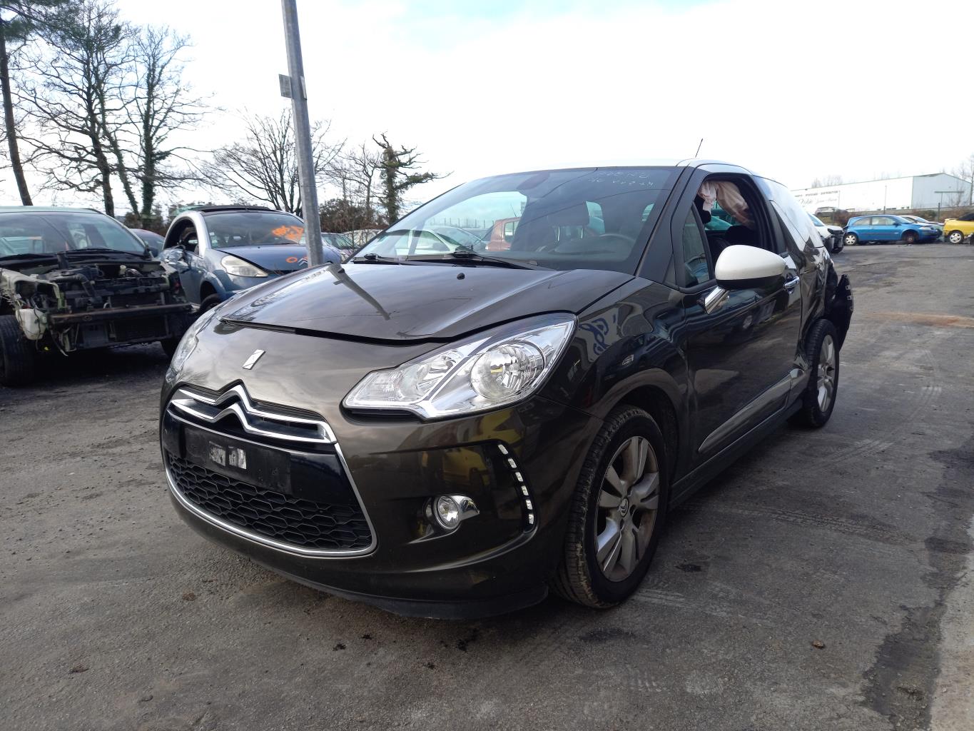 Charniere de capot