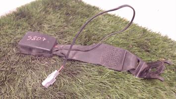 Attache ceinture arriere droit