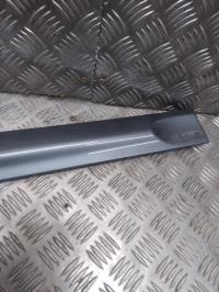 Baguette de porte avant droite