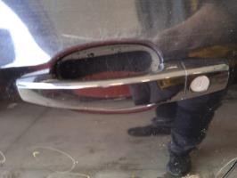 Poignee porte avant gauche