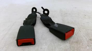 Attache ceinture arriere centrale