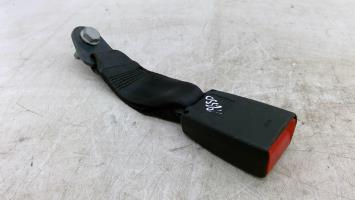 Attache ceinture arriere droit