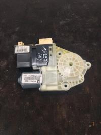 Moteur leve vitre avant droit