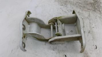 Charniere de porte arriere droit