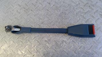 Attache ceinture avant droit