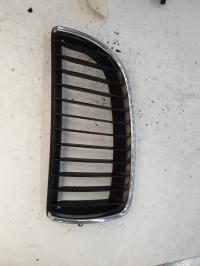 Grille de calandre gauche