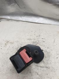 Attache ceinture arriere centrale