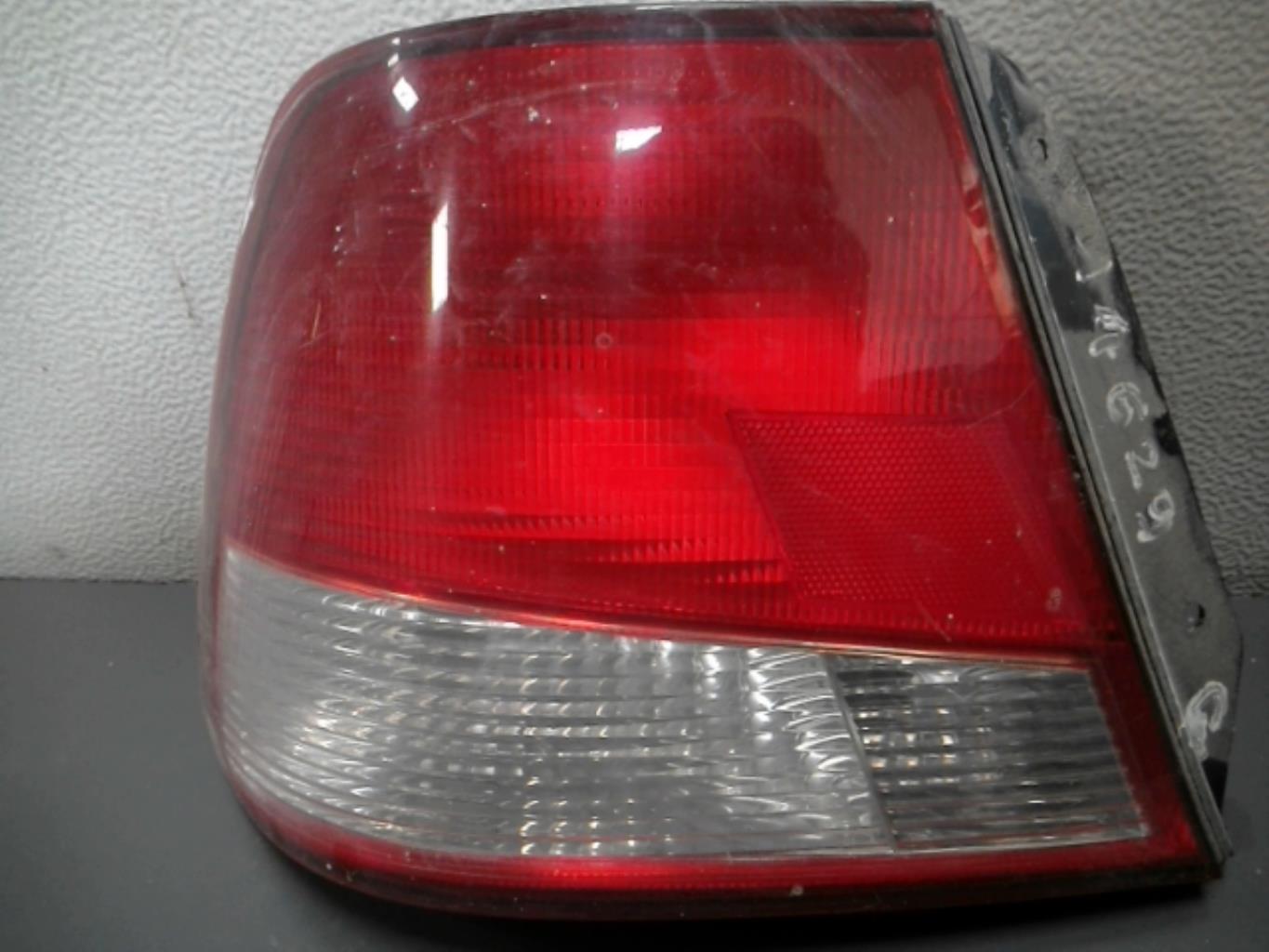 Fanale posteriore principale sinistro (luci)
