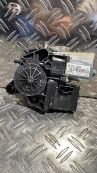 Moteur leve vitre avant droit
