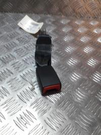 Attache ceinture arriere droit