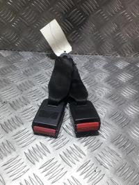 Attache ceinture arriere droit