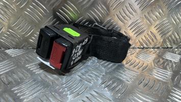 Attache ceinture arriere droit