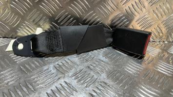 Attache ceinture arriere droit