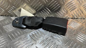Attache ceinture arriere gauche