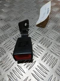 Attache ceinture arriere droit