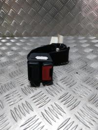 Attache ceinture arriere droit