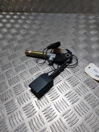 Attache ceinture avant gauche