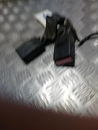 Attache ceinture arriere droit