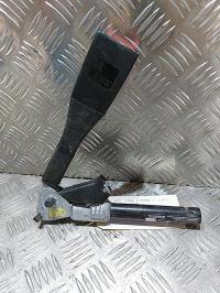 Attache ceinture avant droit