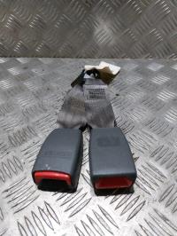Attache ceinture arriere droit