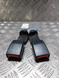 Attache ceinture arriere droit