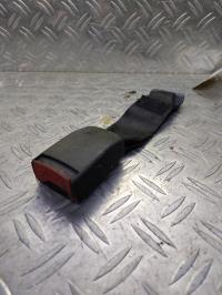 Attache ceinture arriere droit