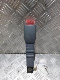 Attache ceinture avant droit