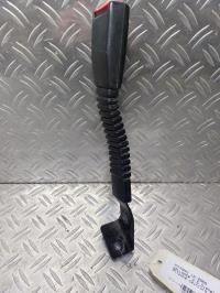 Attache ceinture avant droit