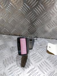 Attache ceinture arriere droit