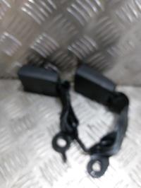 Attache ceinture arriere gauche